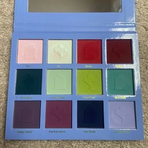 Hauntingly Glamorous palette by unearthly cosmetics! Formerly Alien Cosmetics